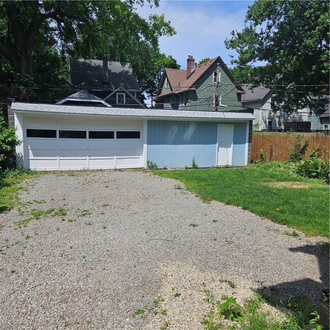 Building Photo - 217 Merriman St