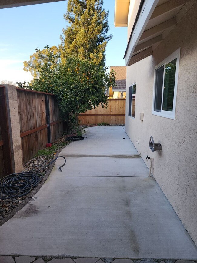 Building Photo - 1609 Cashmere Dr