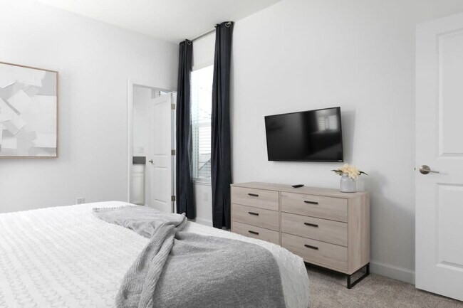 Building Photo - 4290 Paragraph Dr