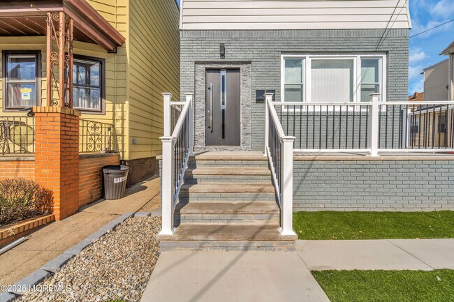 Building Photo - 11 E 43rd St