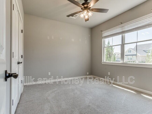 Building Photo - 3212 Hayven Cir