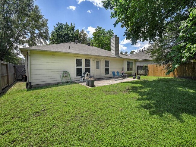 Building Photo - 6111 Caroline Green Ct