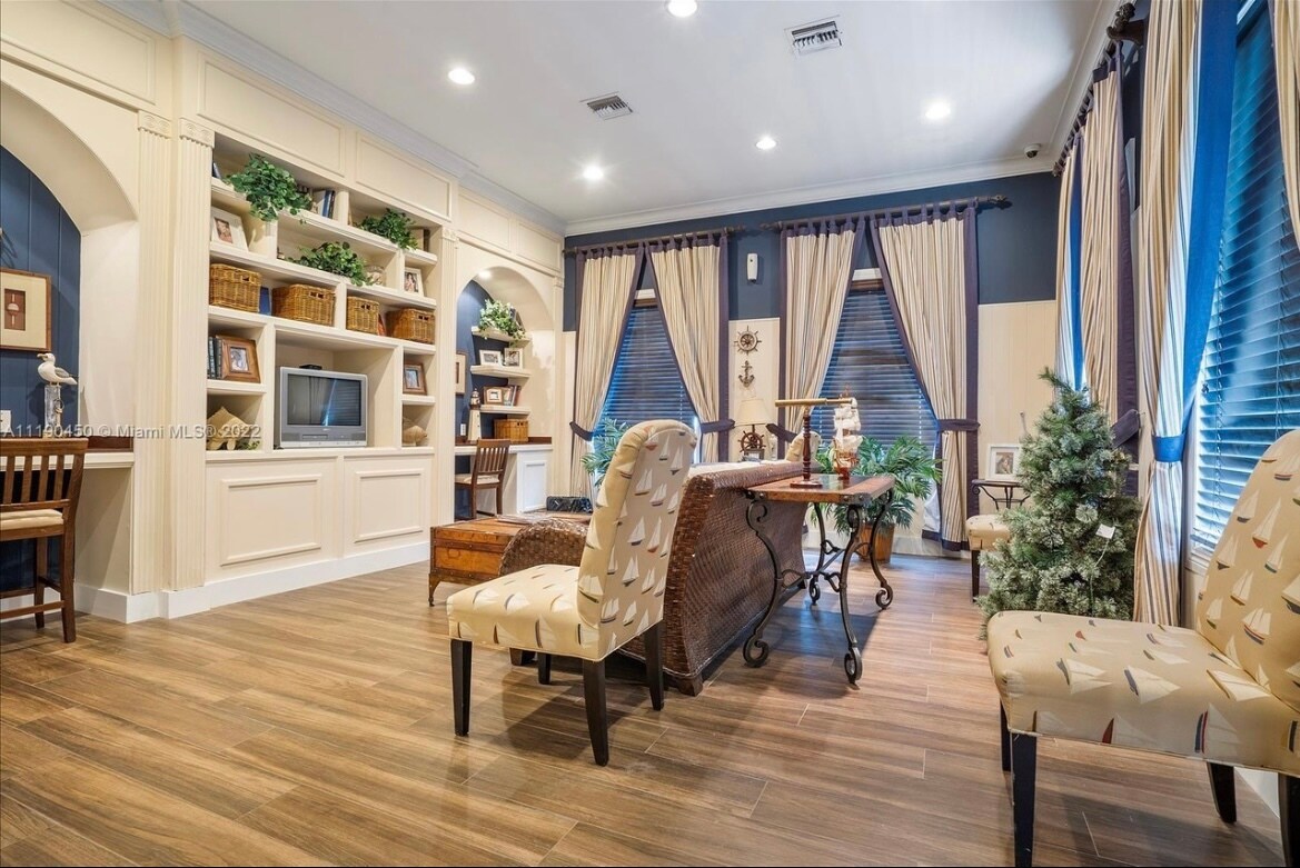 Building Photo - 6851 SW 44th St