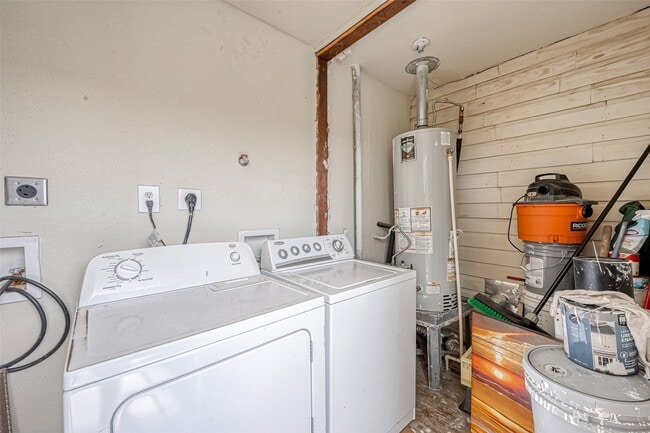 Building Photo - 1101 Elm Unit A St