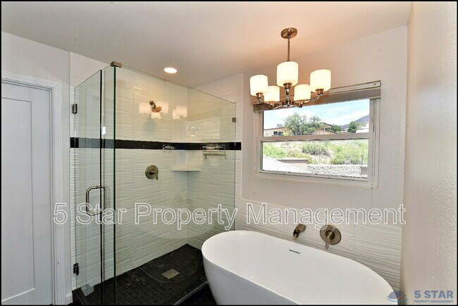 Building Photo - 529 Castlerock Ln