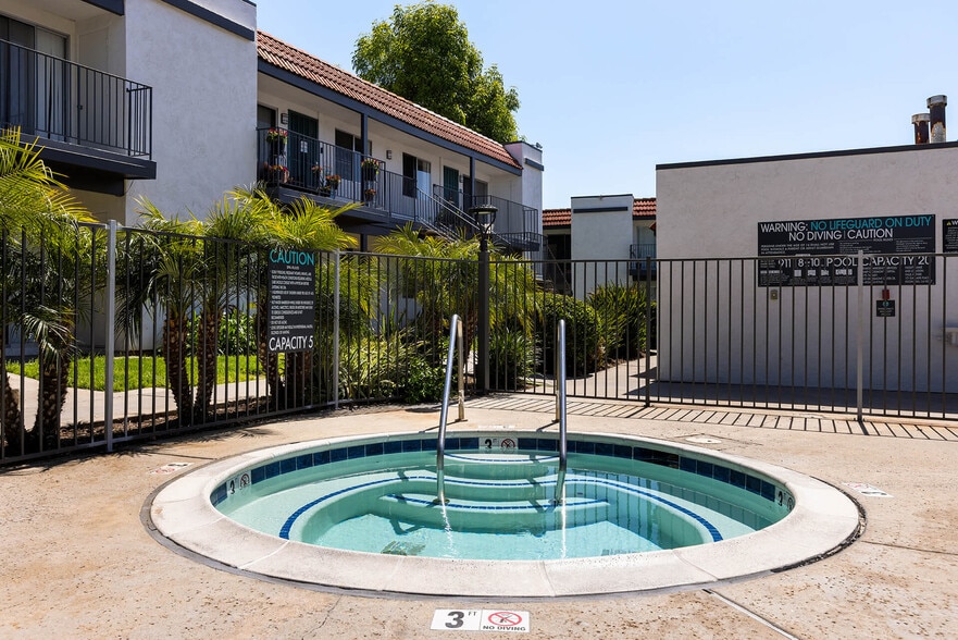 Building Photo - Valle at Park