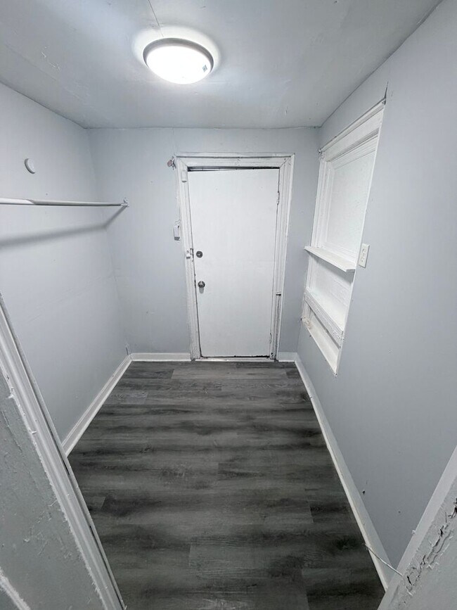 Building Photo - 10 Jarvis Pl