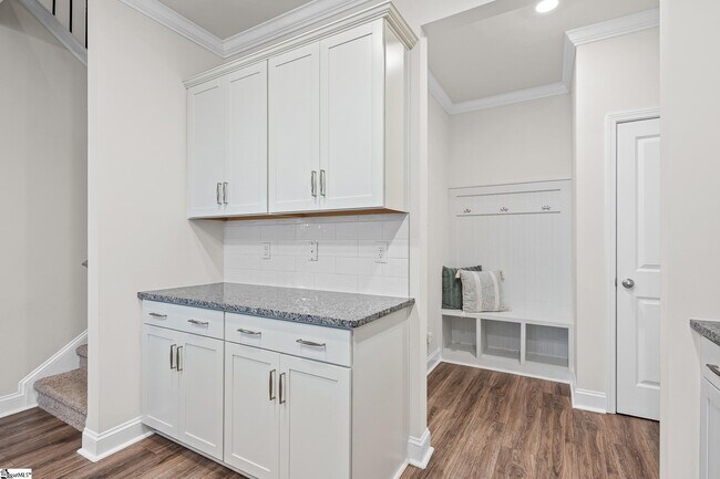 Building Photo - 218 Reynard Trl