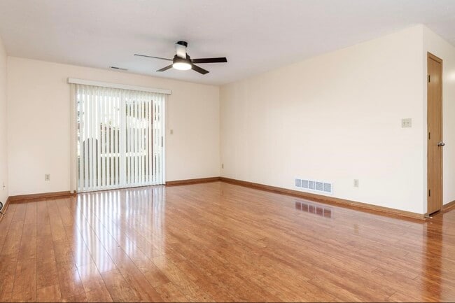 Building Photo - 5874 Beechwood Dr