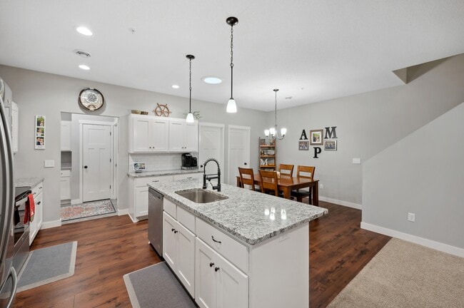 Building Photo - 7356 Kalland Cir NE