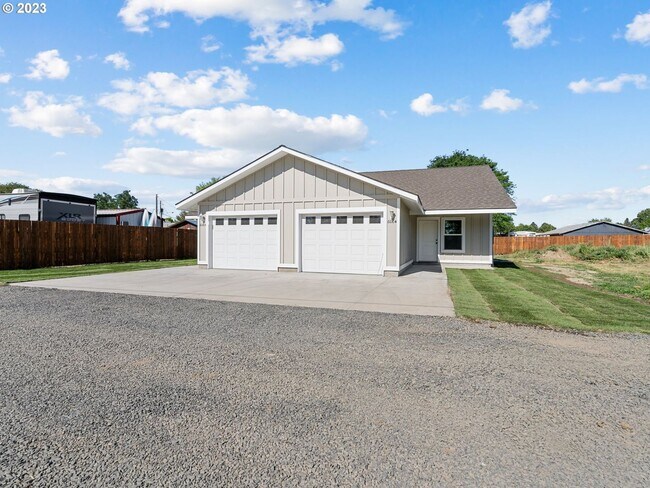 Building Photo - 600 N Earl Ct