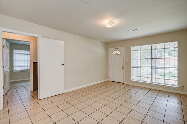 Building Photo - 9526 Balsam Ln