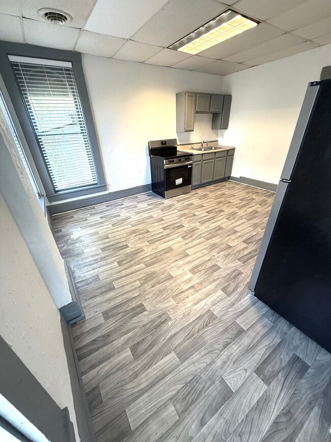 Building Photo - 417 High St