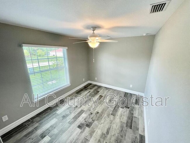 Building Photo - 134 Swan Dr