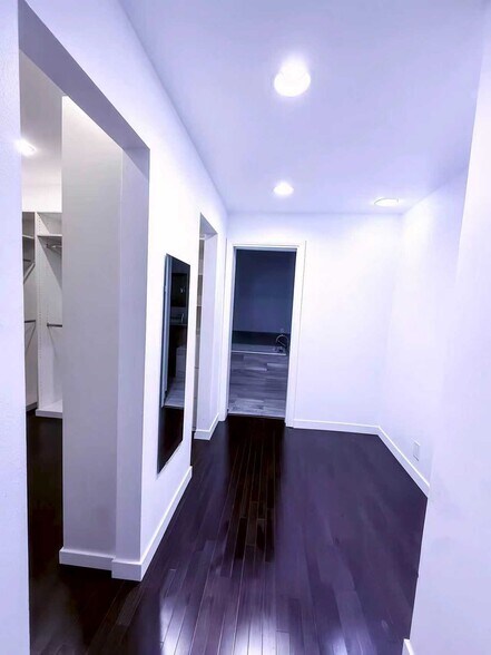 master suite hallway - 1120 Granville Ave