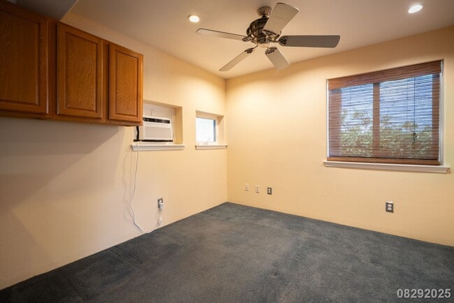 Building Photo - 3 Bedroom 3 Bathroom pet negotiable SFH in...