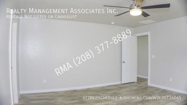 Building Photo - 11942 W Hiawatha Dr
