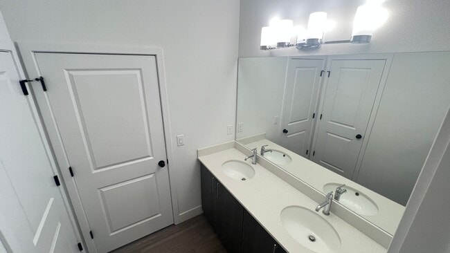 Building Photo - Spacious 4BR Home with Well Water, Pet-Friendly & No HOA