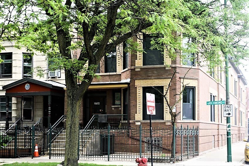 Building Photo - 2752 N Richmond St