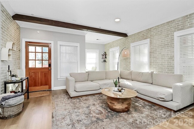 Building Photo - 105 S Summit Ave