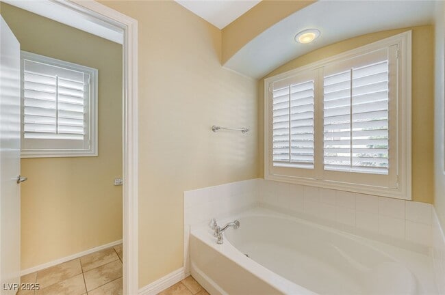 Building Photo - 10644 Tray Mountain Ave