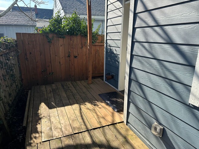 Building Photo - Super Cute 3 Bedroom with Bonus/Office in SE Portland Home!