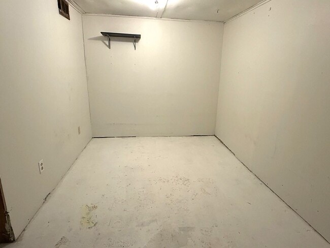 Building Photo - Adorable 1 Bedroom