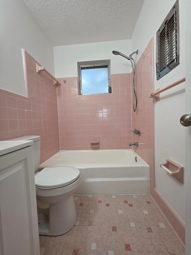 Building Photo - 201 S J St