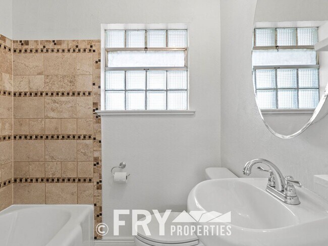 Building Photo - Updated Home near Downtown Denver