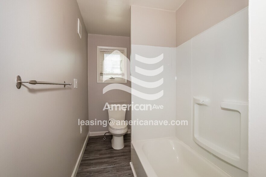 Building Photo - 3463 W 128th St