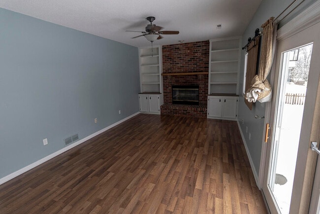 Building Photo - 4500 W Bridgewood Dr