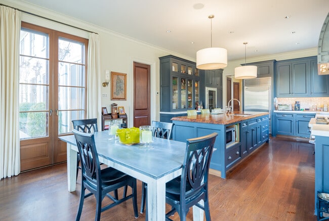 Building Photo - 286 Downs Path