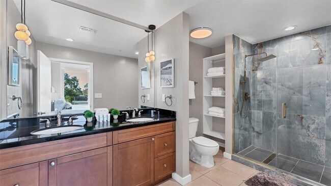 Building Photo - 525 E Jackson St