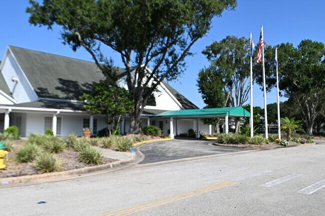 Building Photo - 1341 Middle Lk Dr