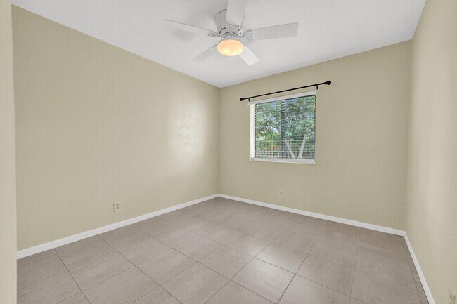 Building Photo - 5864 Strawberry Lakes Cir