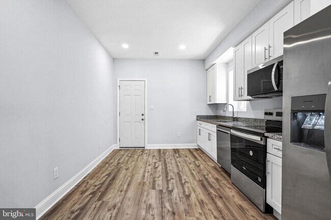 Building Photo - 2615 Lauretta Ave
