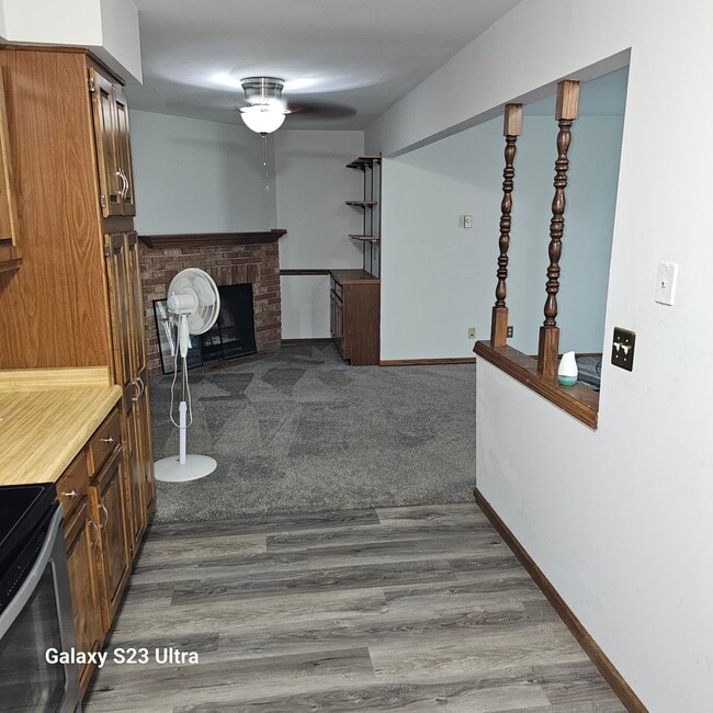 Building Photo - 1224 E Decorah Rd