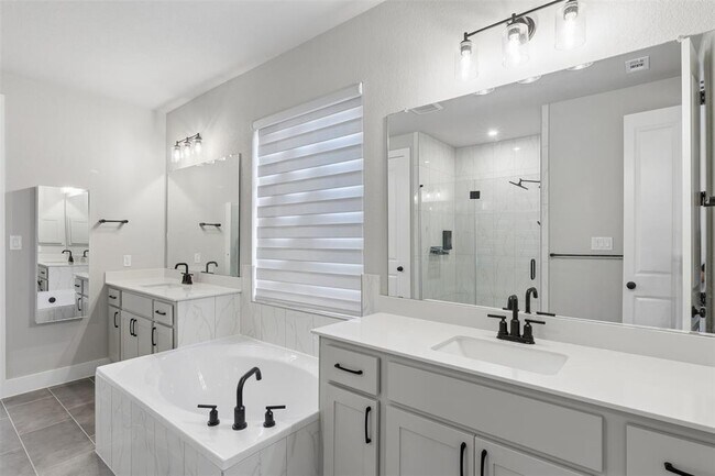 Building Photo - 1508 Cardinal Ln