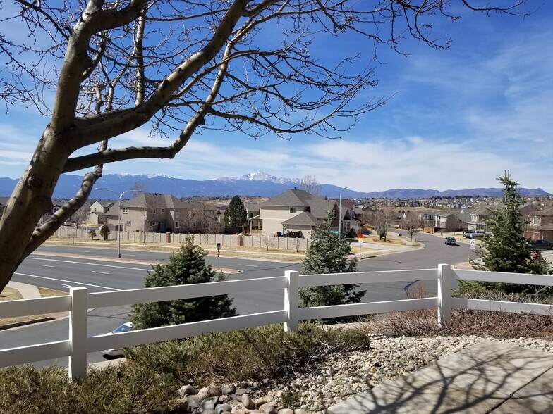 Beautiful views! Private unit off the street facing pikes peak. - 6964 ASH CREEK HTS