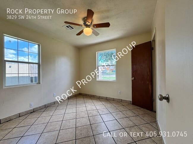 Building Photo - 3829 SW 24th St