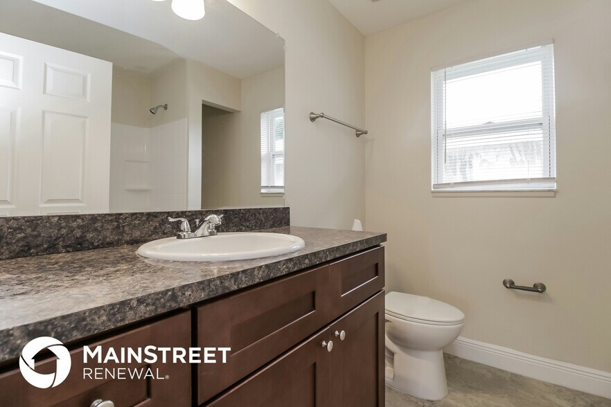 Building Photo - 312 Oak St