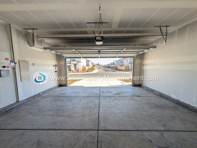 Building Photo - Brand NEW 3 Bed 2.5 Bath Single Family Hom...