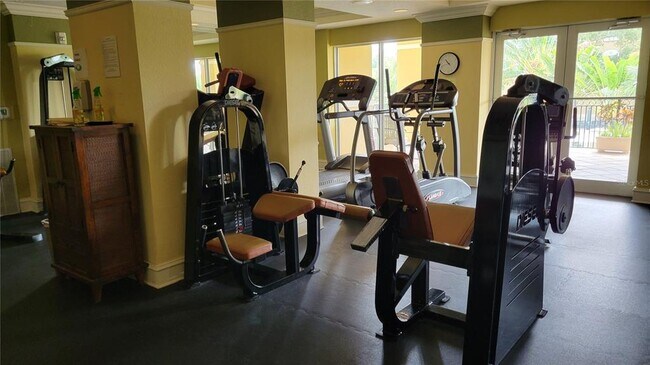 Building Photo - 1064 N Tamiami Trl