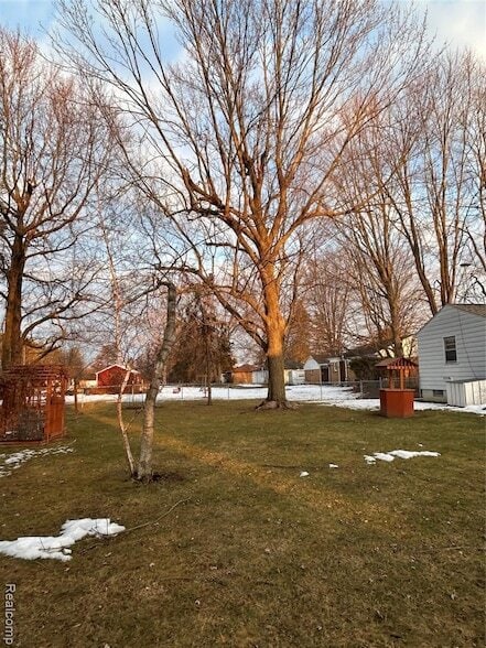 Building Photo - 1136 W Rowland St