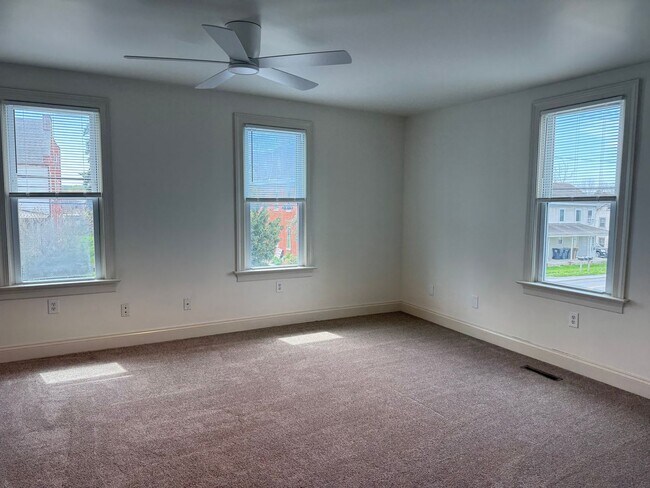 Building Photo - 3131 Lincoln Hwy E