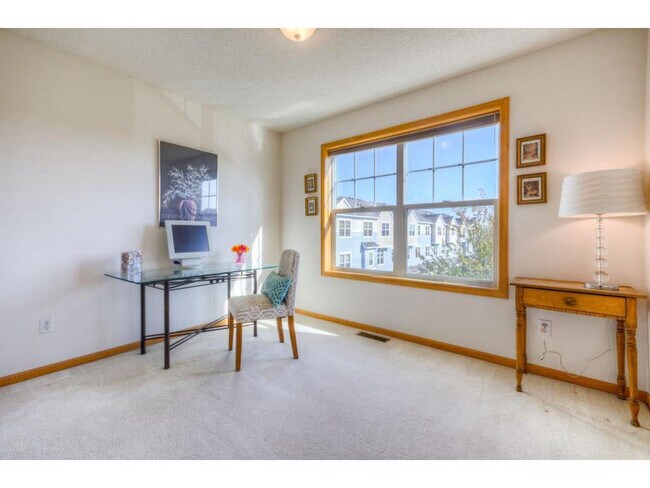 Building Photo - 1683 Village Trail E #4