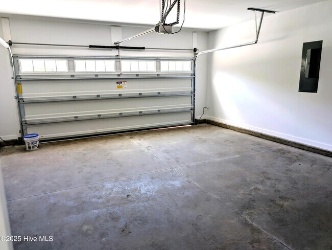Building Photo - 834 Greenwood Ct