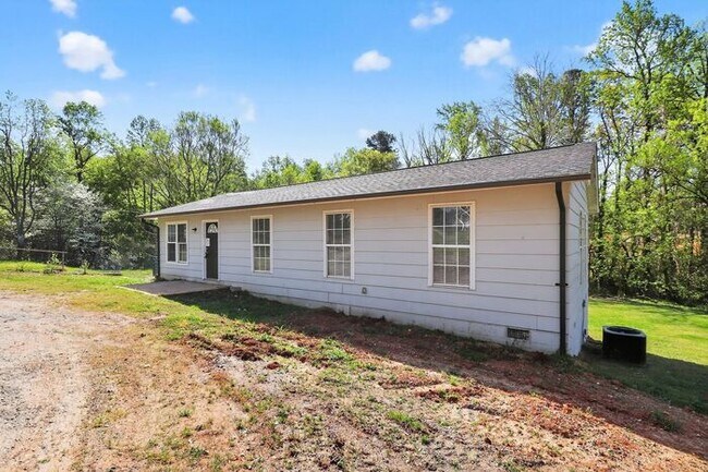 Building Photo - Updated 3BD/2BA Ranch in Lowell, NC!