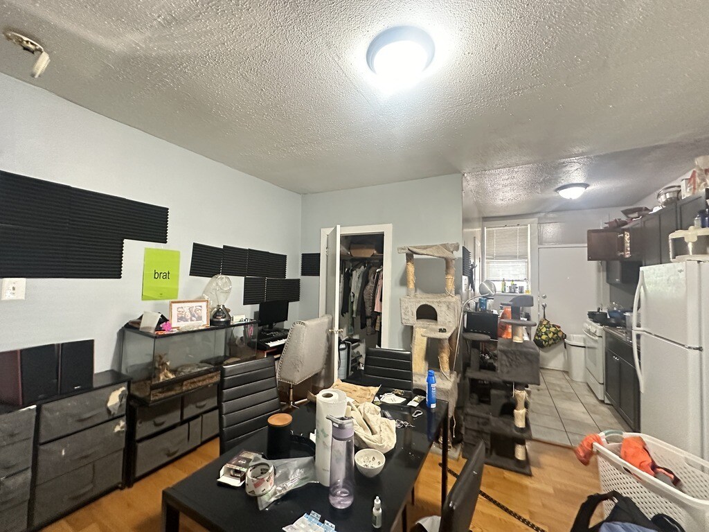 Building Photo - 5662 N Ridge Ave