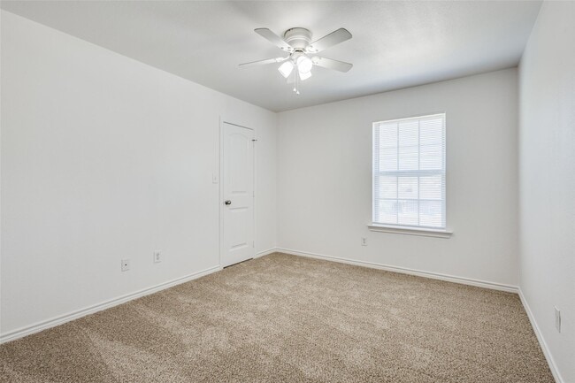 Building Photo - 1001 E College Ave